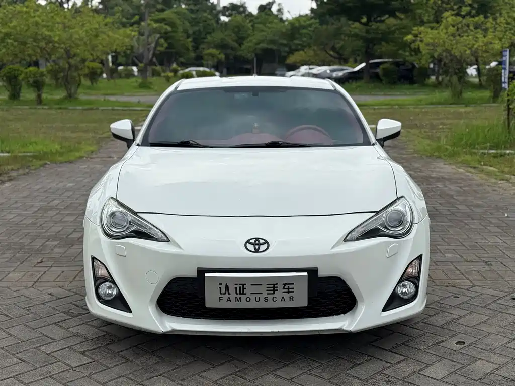 Toyota 86 2014 2.0L automatic luxury model купить на сайте DeffCars