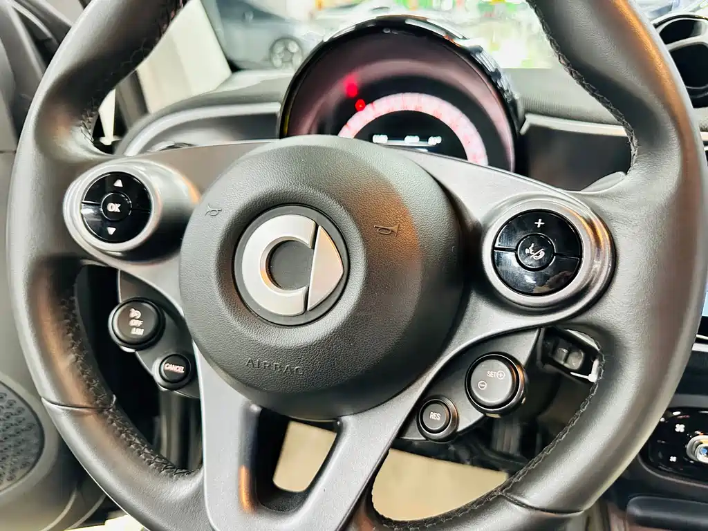 smart fortwo 2018 1.0L 52kW hardtop passion version National V купить на сайте DeffCars