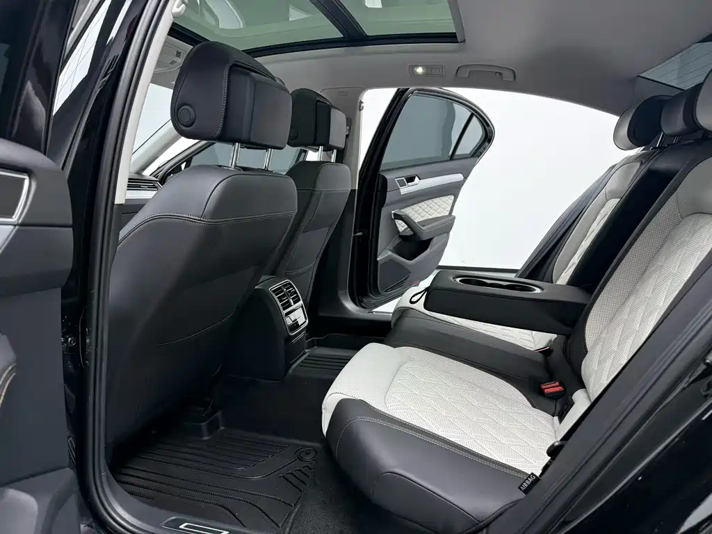 Magotan 2025 model facelift 2 public model 330TSI DSG luxury model купить на сайте DeffCars