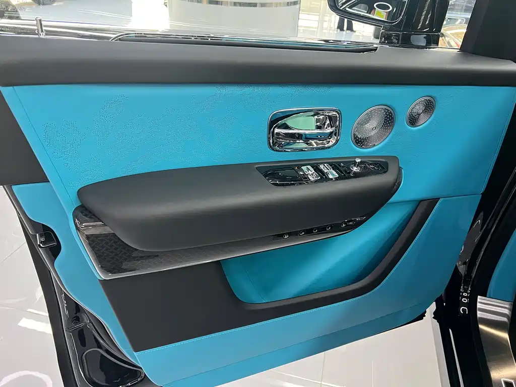 Cullinan 2024 Black Badge купить на сайте DeffCars