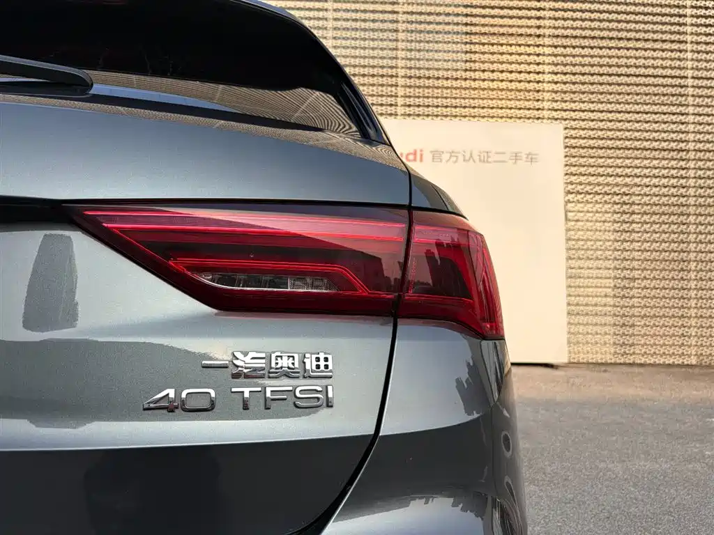 Audi Q3 2023 40 TFSI Fashionable and Dynamic купить на сайте DeffCars