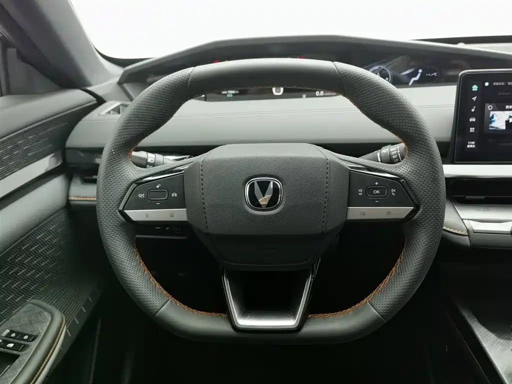 Changan UNI-V 2023 1.5T exclusive model купить на сайте DeffCars