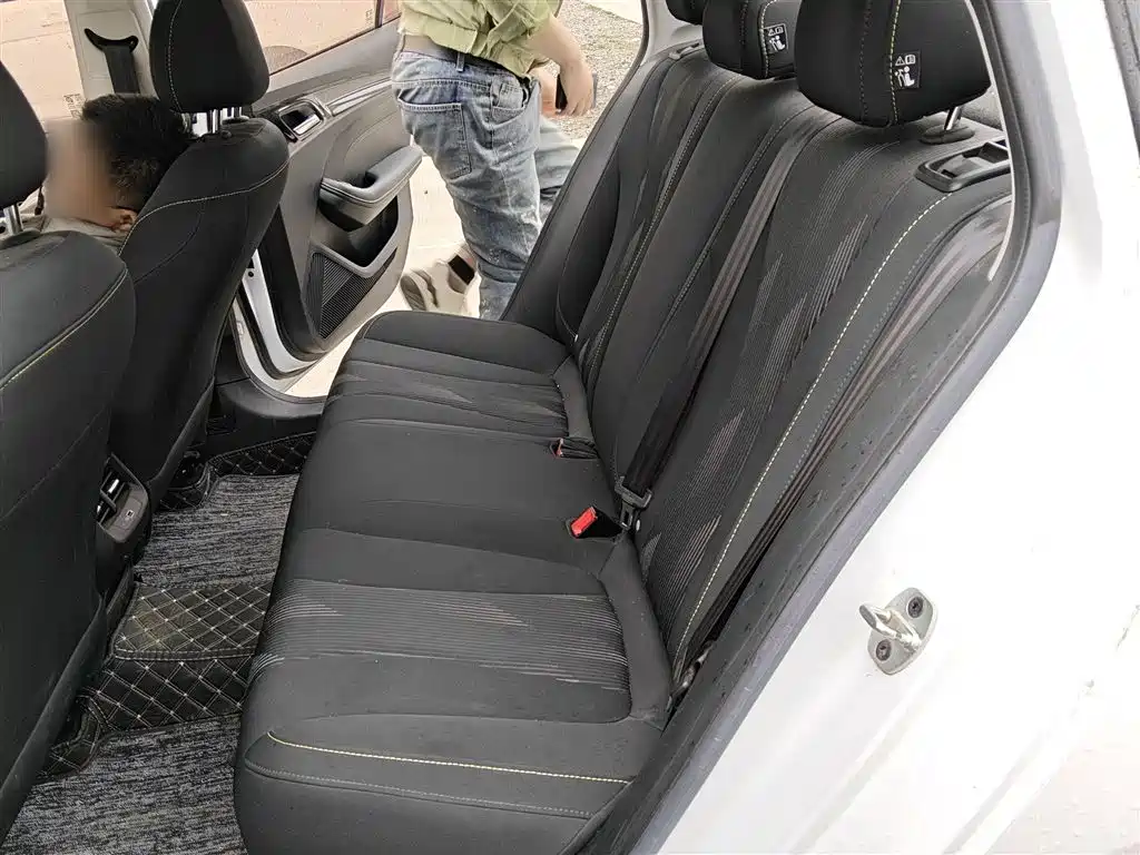 Roewe i5 2021 1.5L CVT Platinum Edition купить на сайте DeffCars