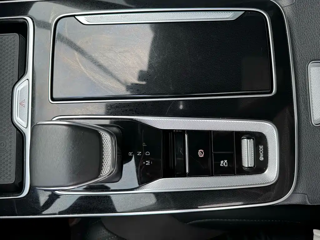 Hongqi HS5 2023 2.0T Qixiang Pro version купить на сайте DeffCars
