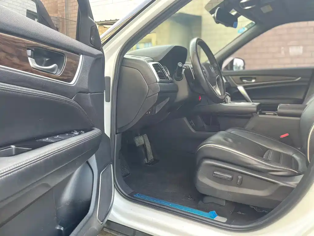 Honda UR-V 2017 240TURBO 2WD Deluxe Edition National V купить на сайте DeffCars