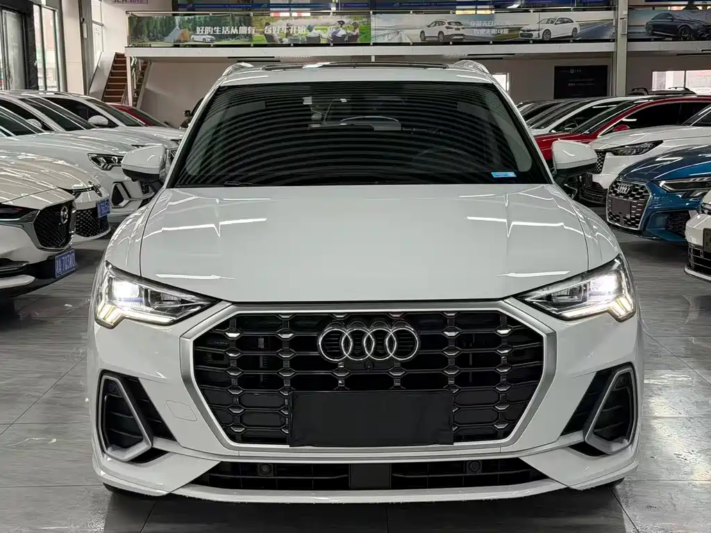 Audi Q3 2023 35 TFSI Fashionable and Dynamic (1.4T) купить на сайте DeffCars
