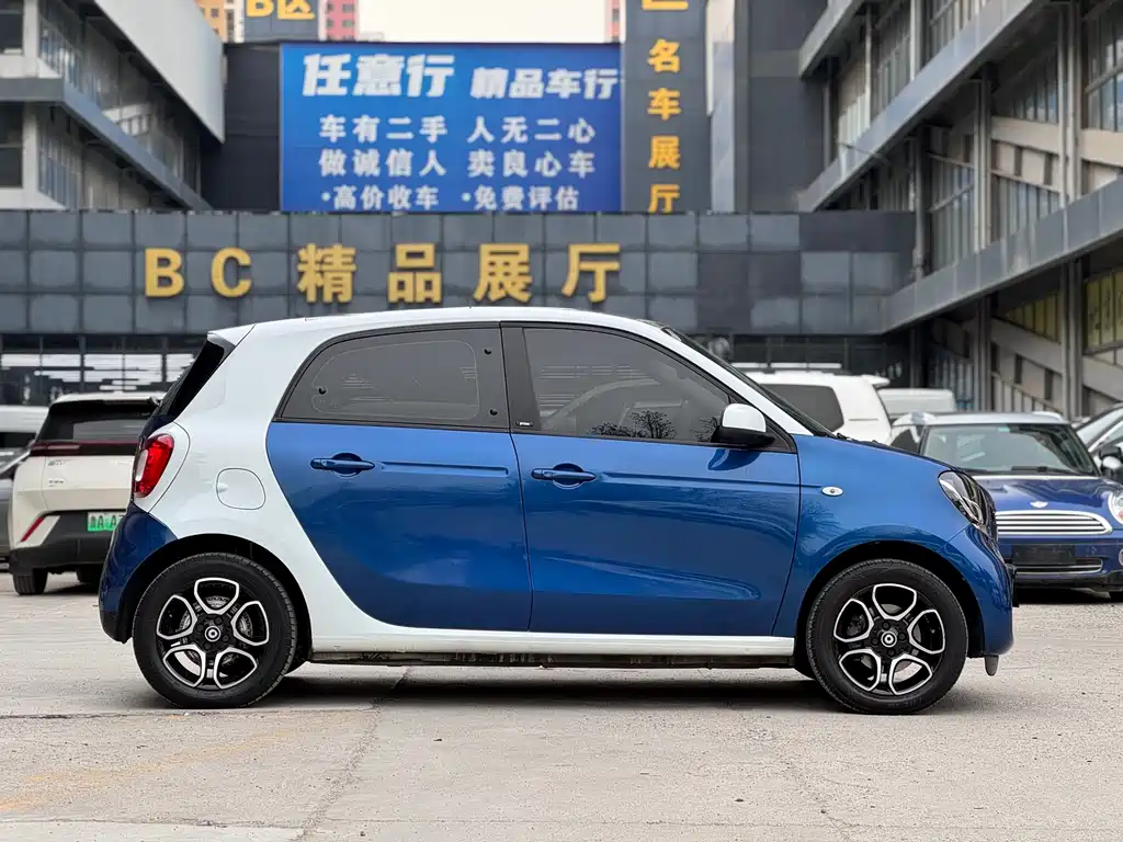 smart forfour 2018 0.9T 66kW Pioneer Edition купить на сайте DeffCars