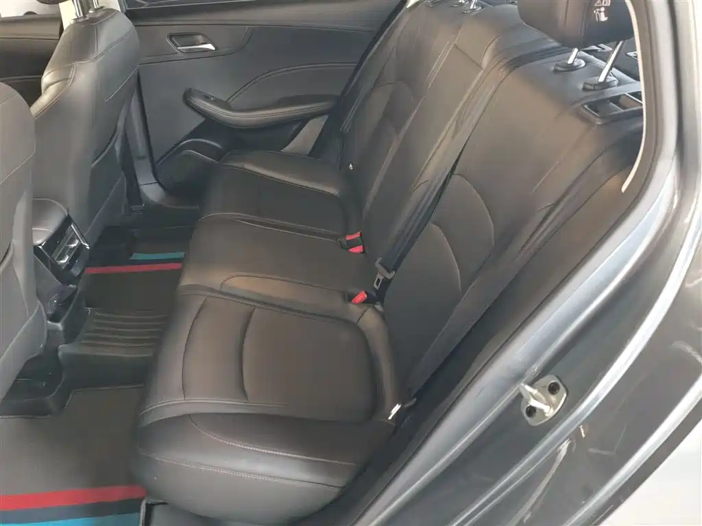 Roewe i5 2023 1.5L CVT Premium Edition купить на сайте DeffCars