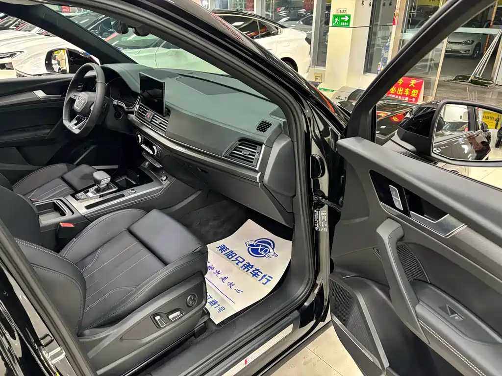 Audi Q5L 2025 45th Anniversary Collector's Edition 45 TFSI Luxurious and Dynamic купить на сайте DeffCars