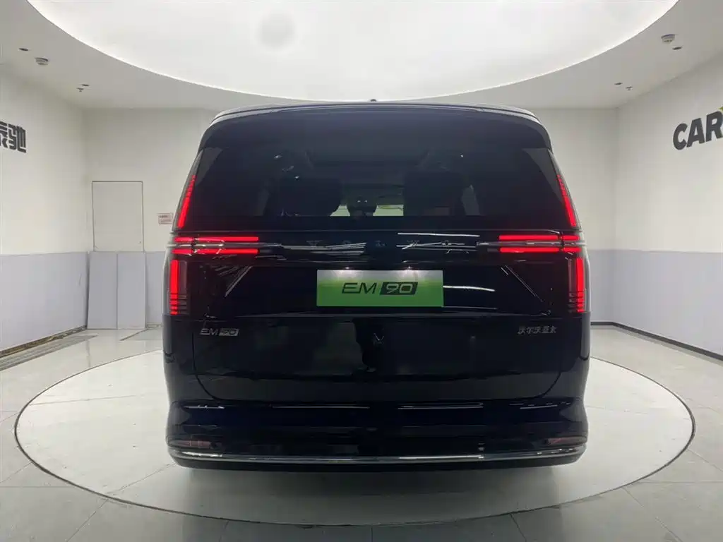 Volvo EM90 2025 Ultra six-seater купить на сайте DeffCars