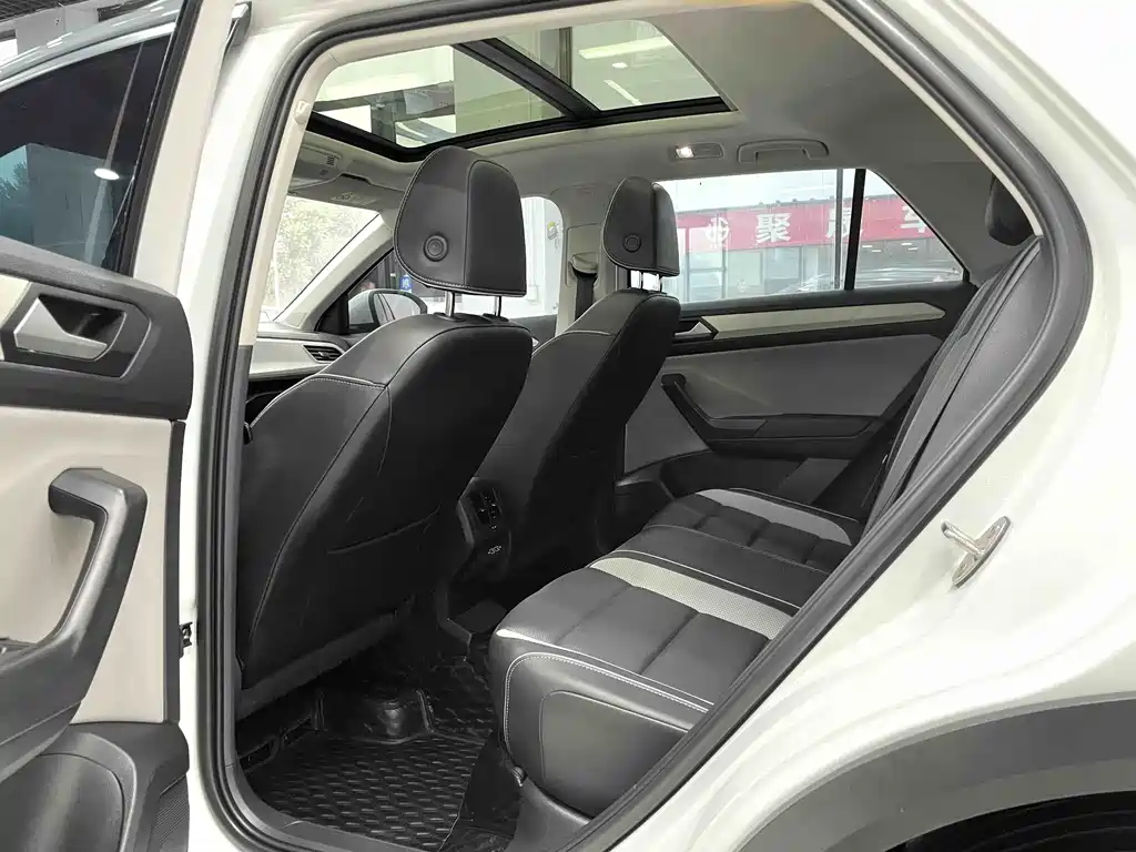 T-ROC 2023 280TSI DSG two-wheel drive time version купить на сайте DeffCars