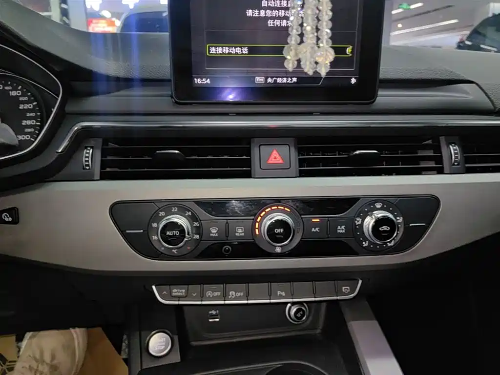 Audi A4L 2018 30th Anniversary Model 40 TFSI Enterprising купить на сайте DeffCars