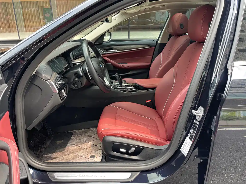 BMW 5 Series 2022 530Li Leading Luxury Package купить на сайте DeffCars