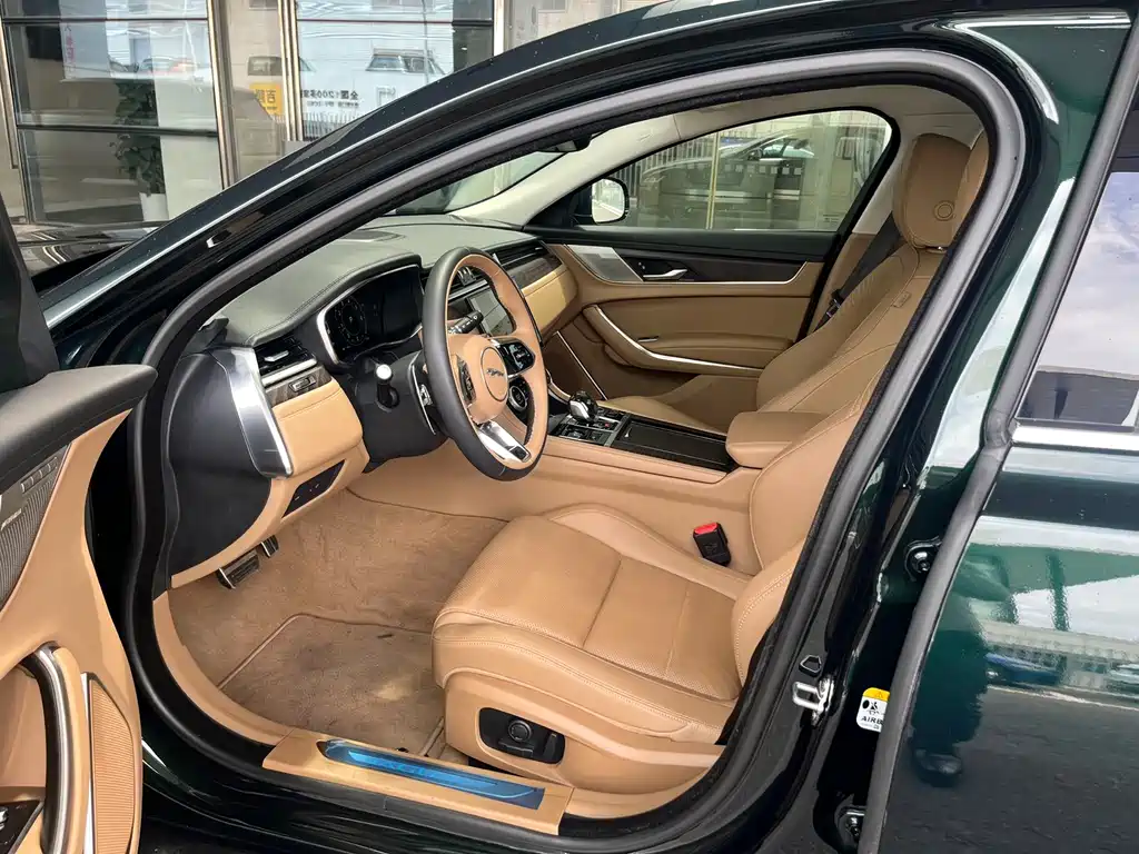 Jaguar XFL 2025 2.0T P250 two-wheel drive exclusive luxury version купить на сайте DeffCars