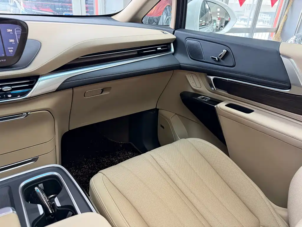 Century 2023 2.0T seven-seat premium model купить на сайте DeffCars