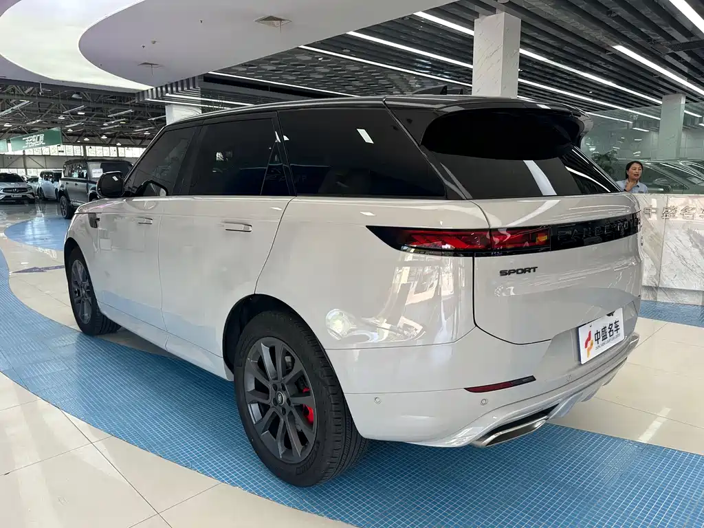 Range Rover Sport 2023 400PS Dynamic SE купить на сайте DeffCars