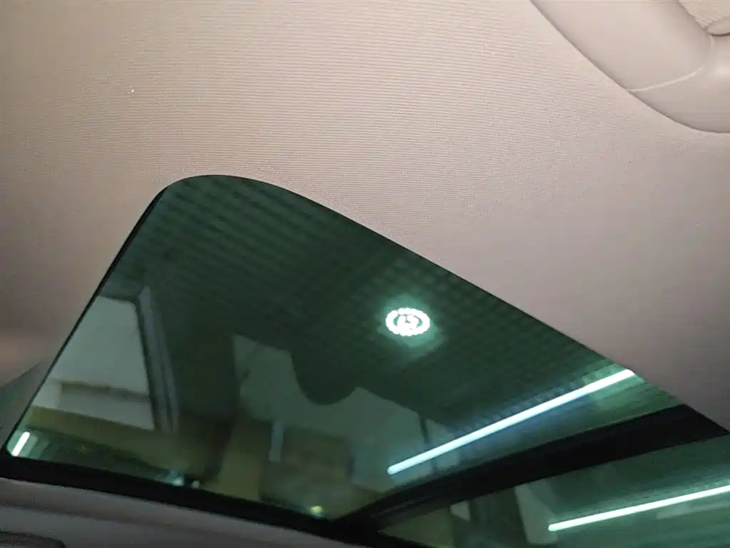 Tiguan L 2023 330TSI automatic two-wheel drive R-Line version купить на сайте DeffCars