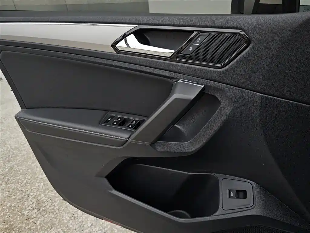 Tiguan L 2020 330TSI automatic two-wheel drive smart luxury version National VI купить на сайте DeffCars
