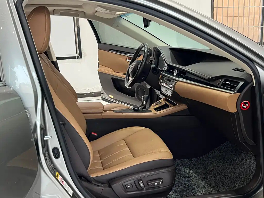 Lexus ES 2015 200 Elite Edition купить на сайте DeffCars