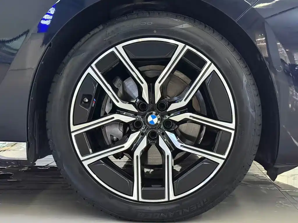 BMW 7 Series 2023 735Li M Sports Package купить на сайте DeffCars