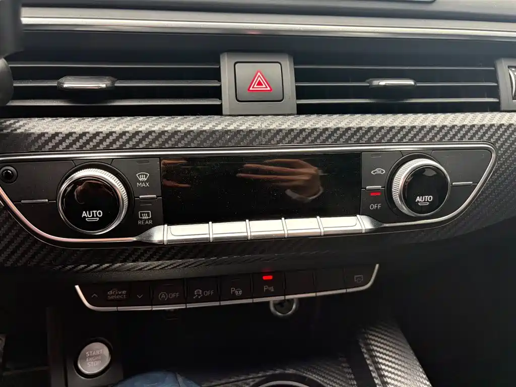 Audi A4L 2019 40 TFSI Fashion Type National V купить на сайте DeffCars