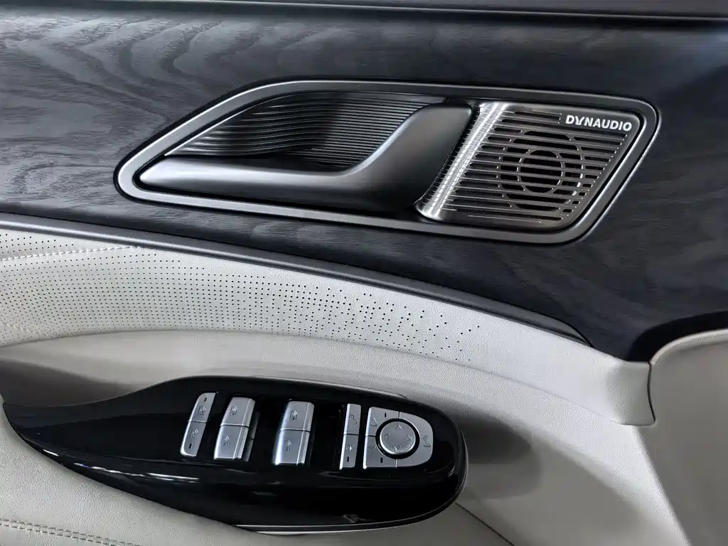 Denza D9 2024 DM-i 1050 Exclusive Type купить на сайте DeffCars