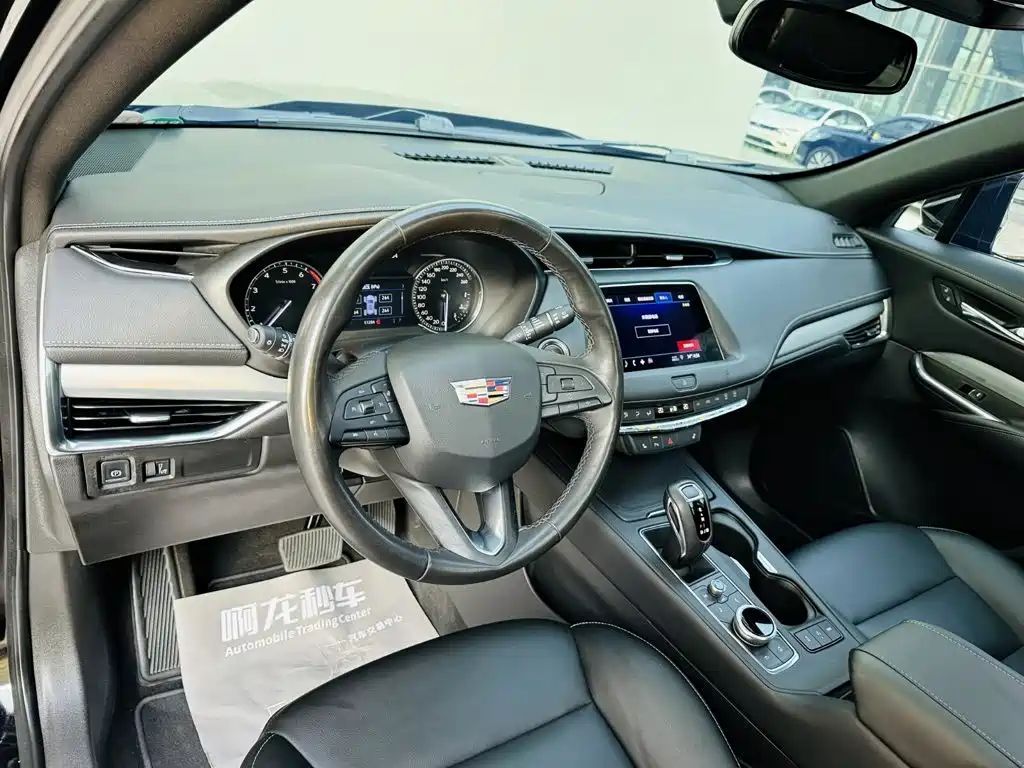 Cadillac XT4 2018 28T two-wheel drive luxury model купить на сайте DeffCars