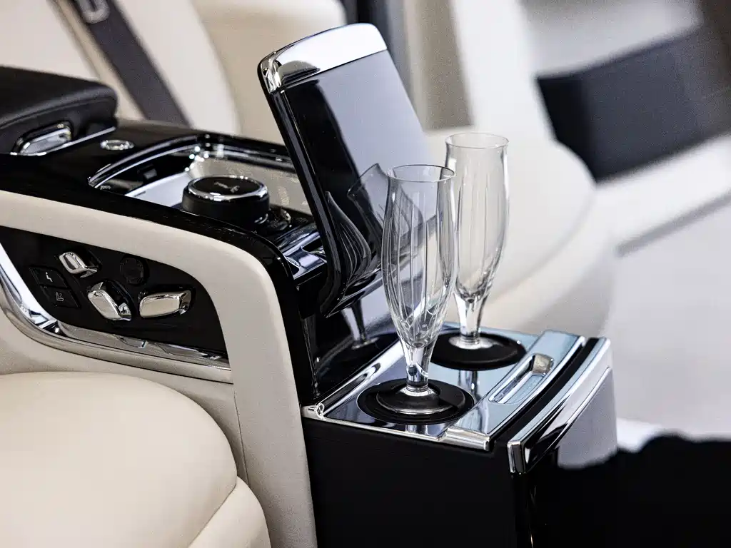 Phantom 2018 6.7T long wheelbase version купить на сайте DeffCars