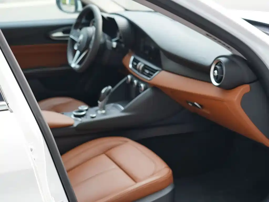 Giulia 2017 2.0T 200HP Deluxe Edition купить на сайте DeffCars