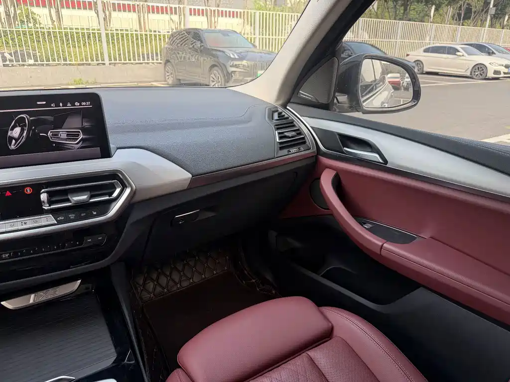 BMW iX3 2024 innovative model купить на сайте DeffCars