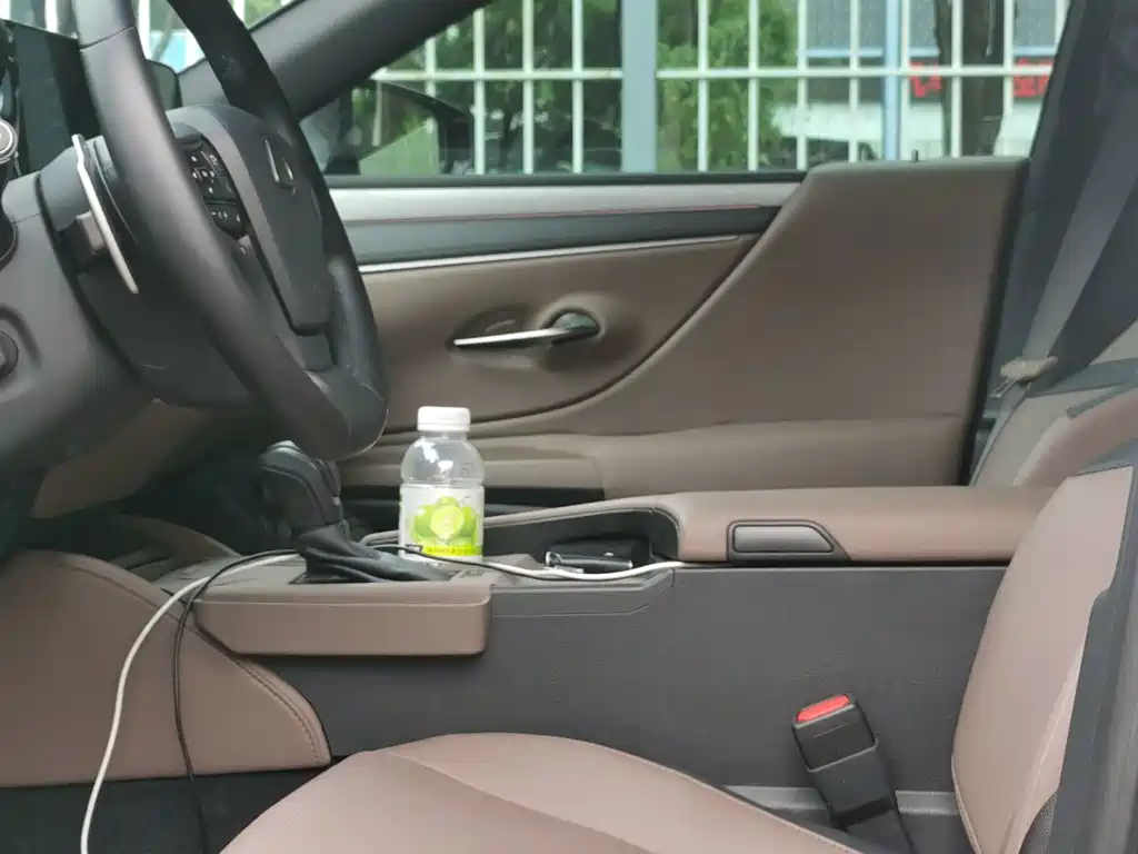 Lexus ES 2025 300h Premium Edition купить на сайте DeffCars