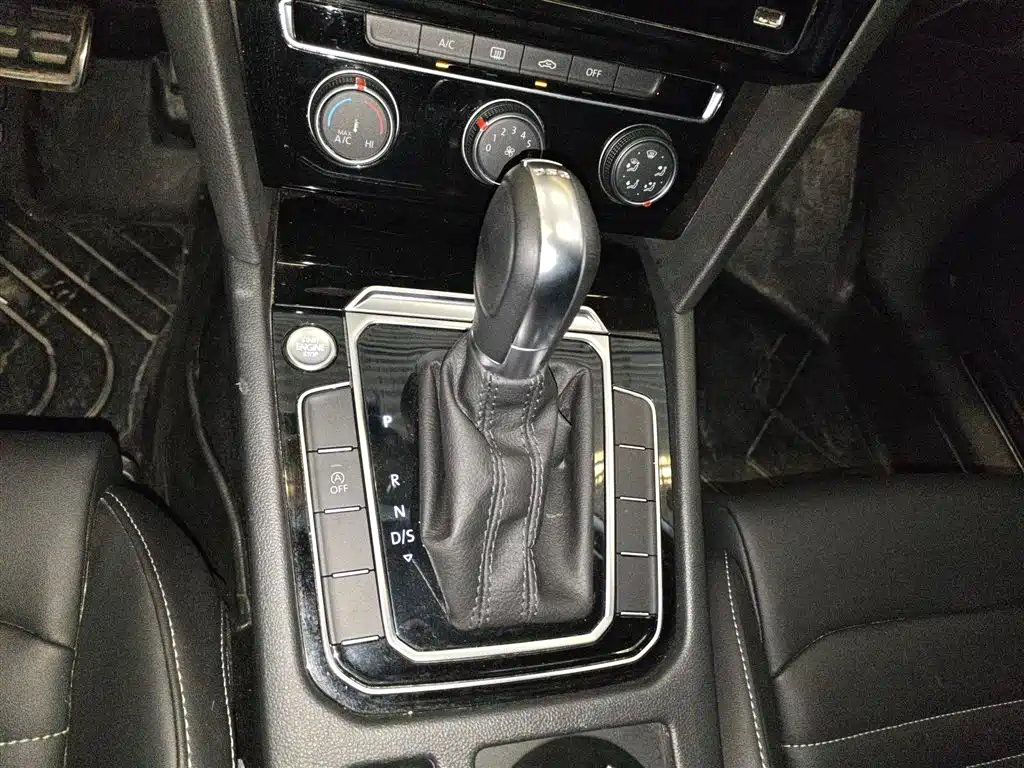 Magotan 2025 model 280TSI DSG comfort model купить на сайте DeffCars