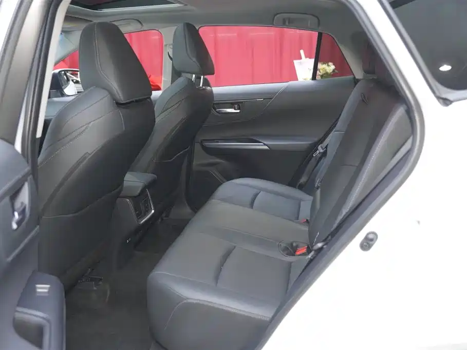 Vesa 2023 2.0L CVT two-wheel drive luxury version купить на сайте DeffCars
