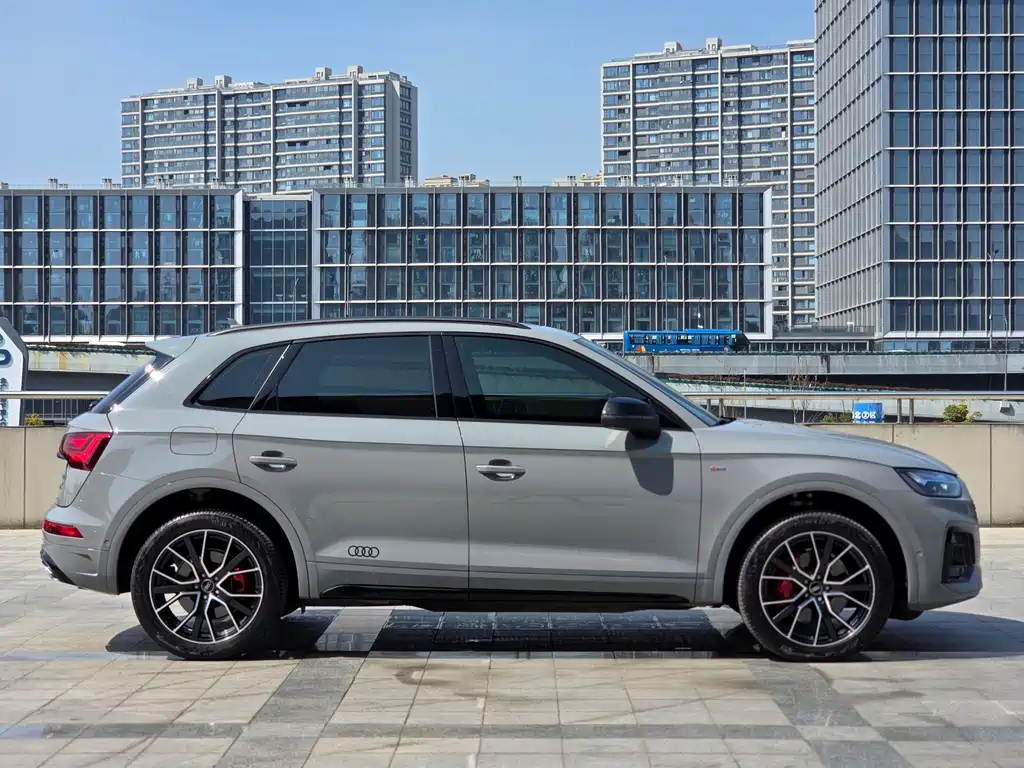 Audi Q5L 2025 45 TFSI luxury and dynamic model купить на сайте DeffCars