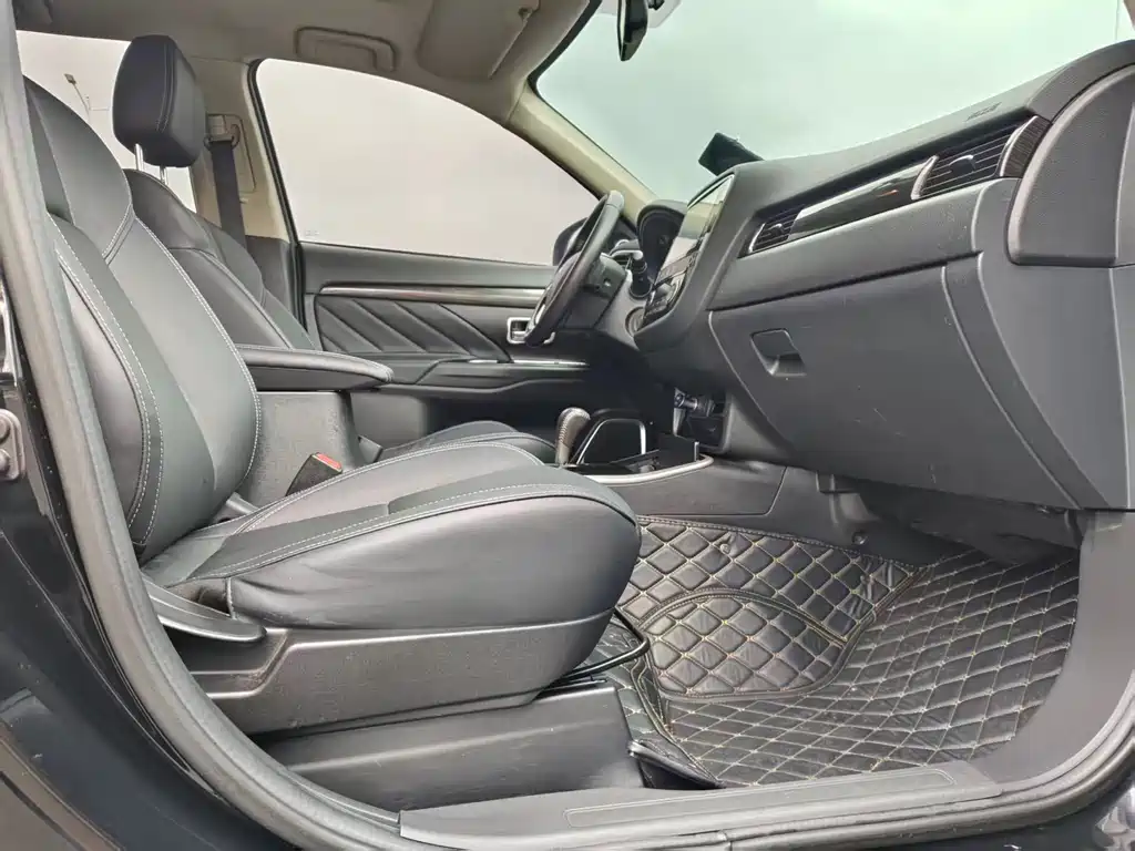 Outlander 2020 2.0L 2WD Enjoy Edition 5 seats купить на сайте DeffCars