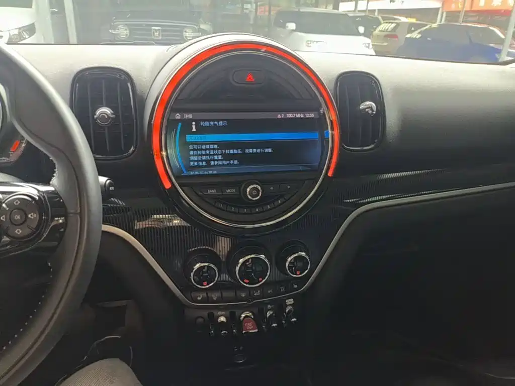 MINI COUNTRYMAN 2019 1.5T COOPER Artist Weekend Travel Edition купить на сайте DeffCars