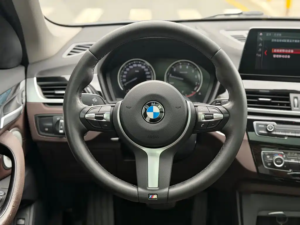 BMW X1 2021 sDrive25Li Leading Model купить на сайте DeffCars