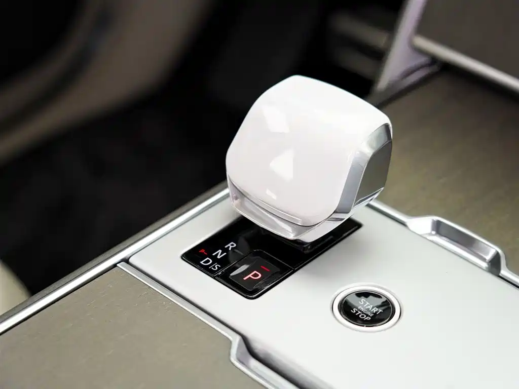 Range Rover 2024 3.0 L6 400PS SV Honor Creation Extended Edition купить на сайте DeffCars