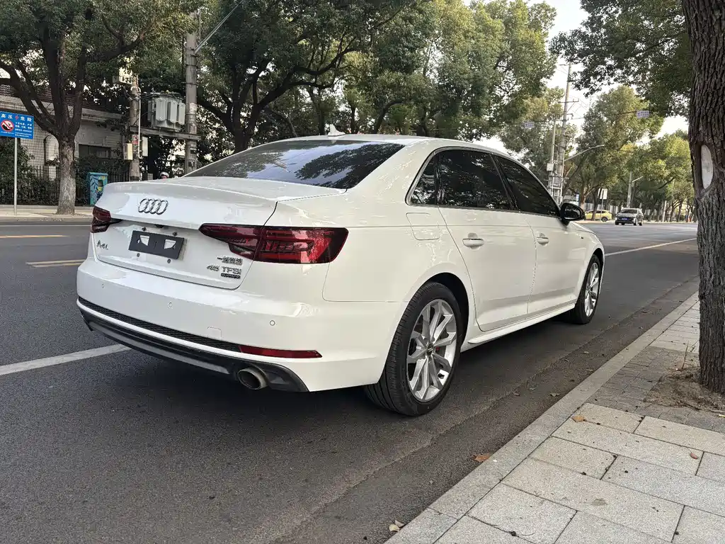 Audi A4L 2018 30th anniversary model 45 TFSI quattro personalized sports version купить на сайте DeffCars