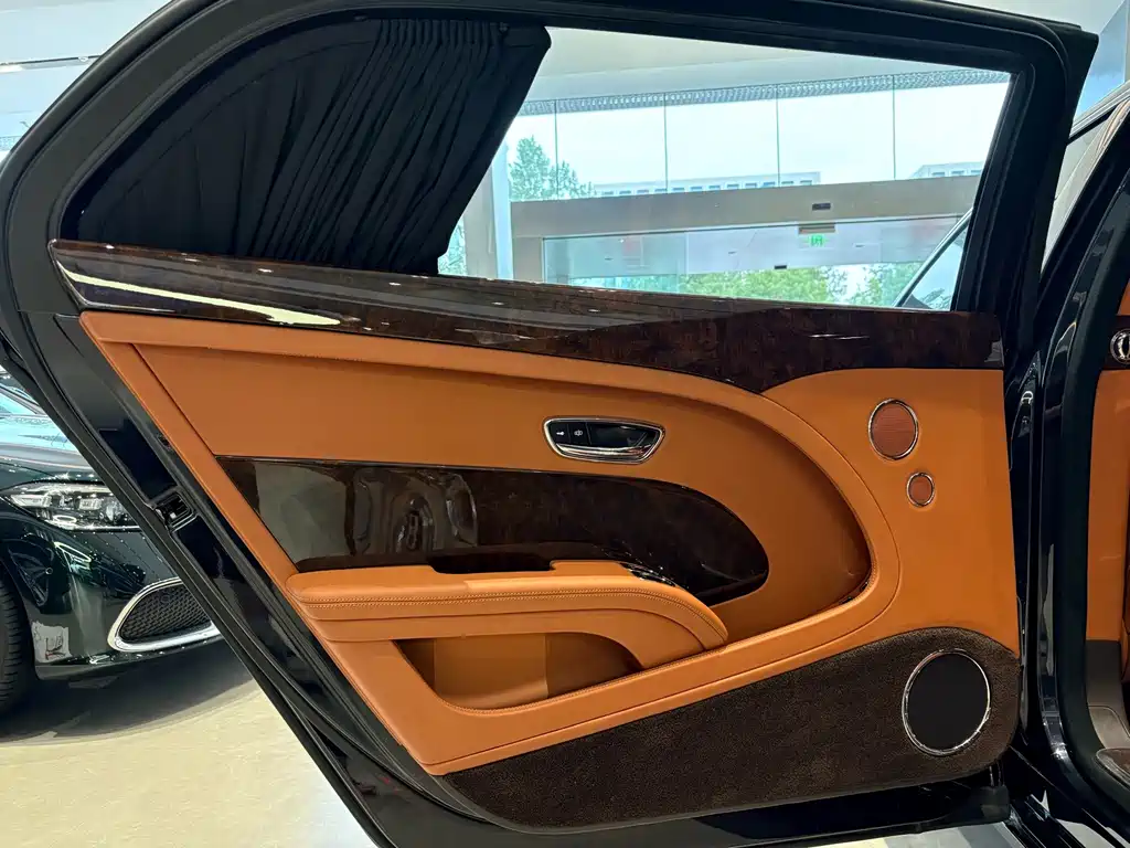 Mulsanne 2017 6.8T long wheelbase version купить на сайте DeffCars