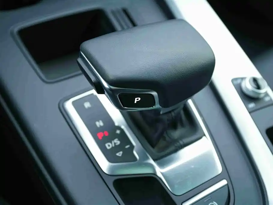 Audi A4L 2024 40 TFSI Fashionable and Dynamic купить на сайте DeffCars