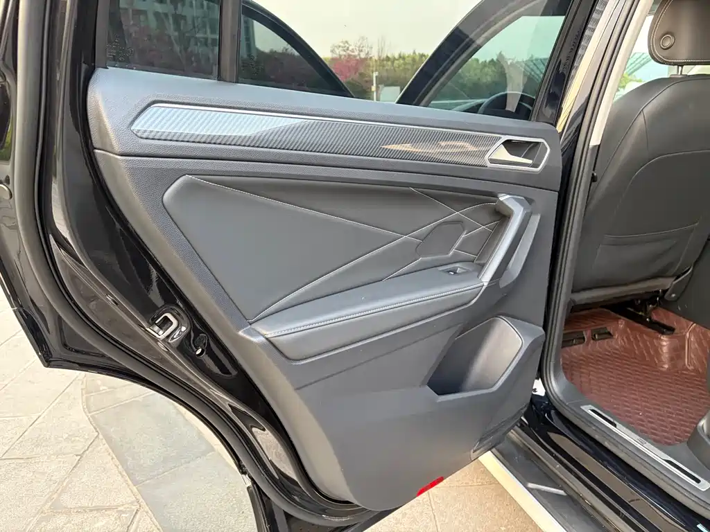 Tiguan L 2024 330TSI automatic two-wheel drive R-Line version купить на сайте DeffCars