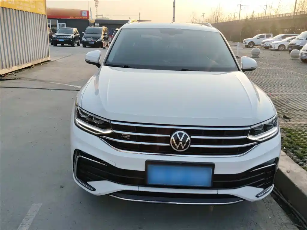 Tiguan L 2022 330TSI automatic two-wheel drive R-Line version купить на сайте DeffCars