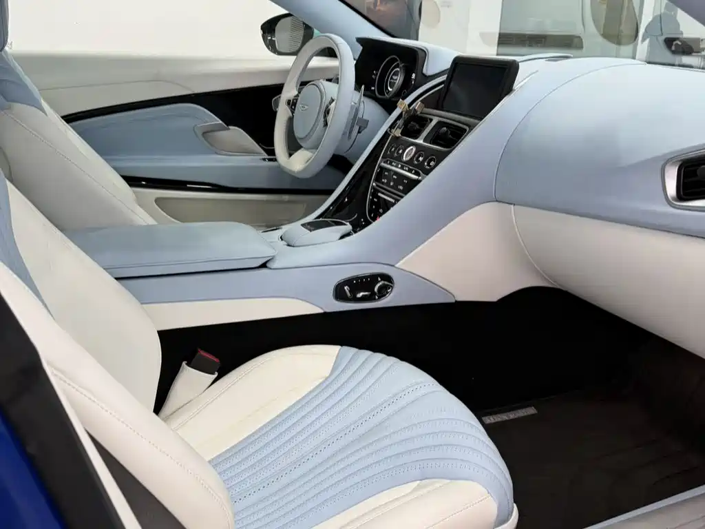 Aston Martin DB11 2017 4.0T V8 купить на сайте DeffCars