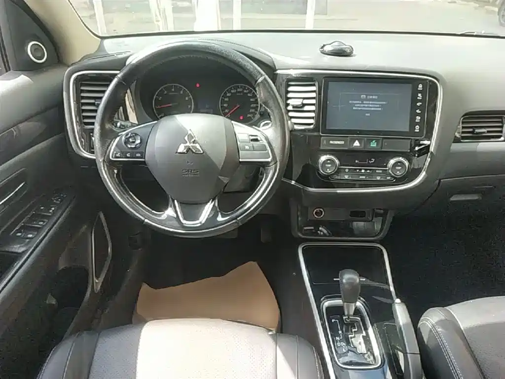 Outlander 2018 2.0L 2WD Honor Edition 5 seats купить на сайте DeffCars