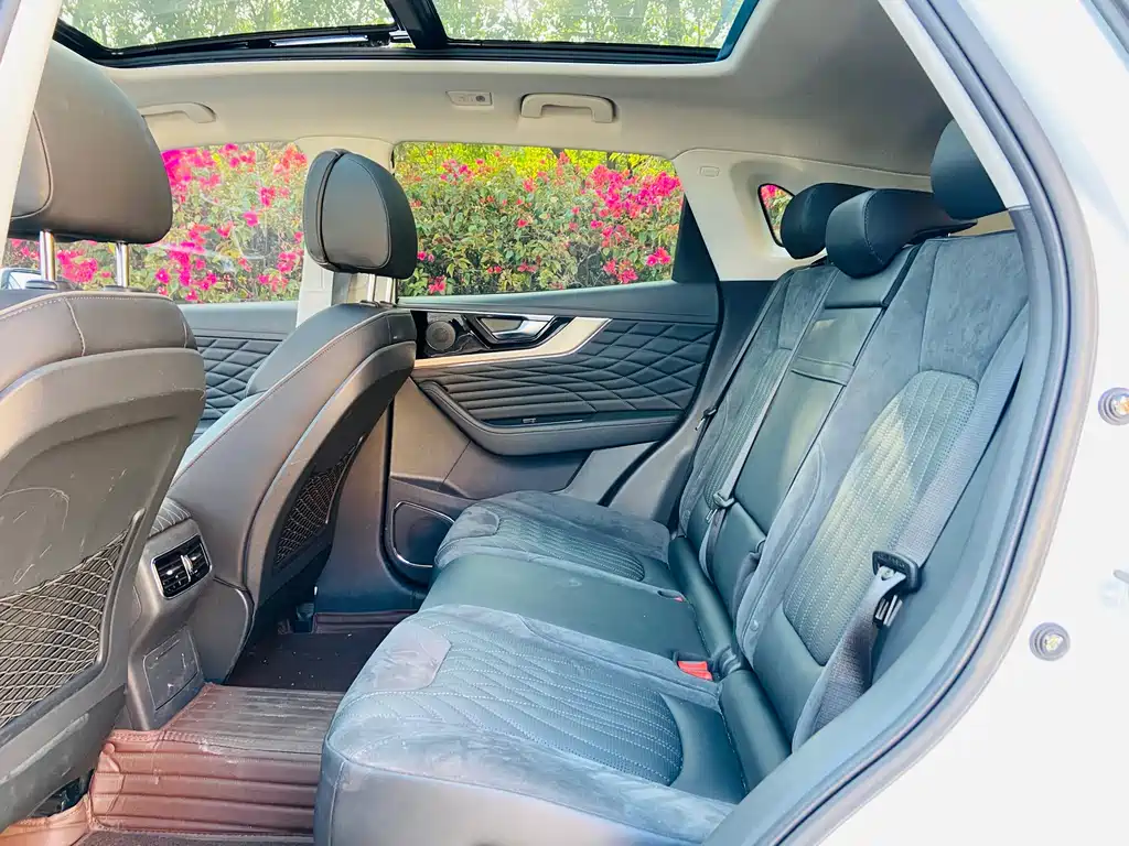 Hongqi HS5 2022 facelift 2.0T Zhilian Flagship Edition купить на сайте DeffCars