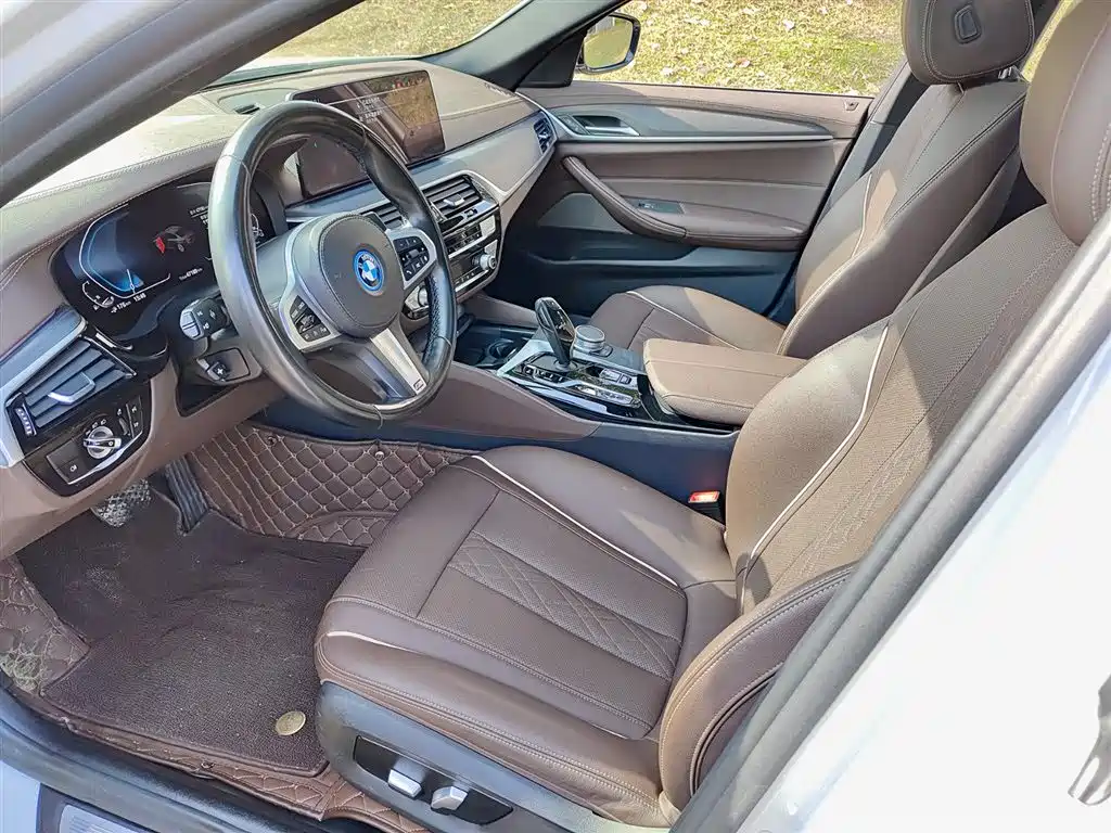 BMW 5 Series New Energy 2022 Model 535Le M Sports Package купить на сайте DeffCars