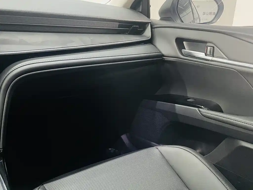 Camry 2026 Dual Engine 2.0HSE Sports Lite Edition купить на сайте DeffCars