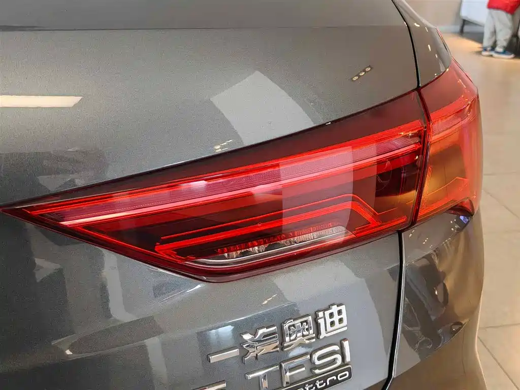 Audi Q3 2021 40 TFSI Fashionable and Dynamic купить на сайте DeffCars