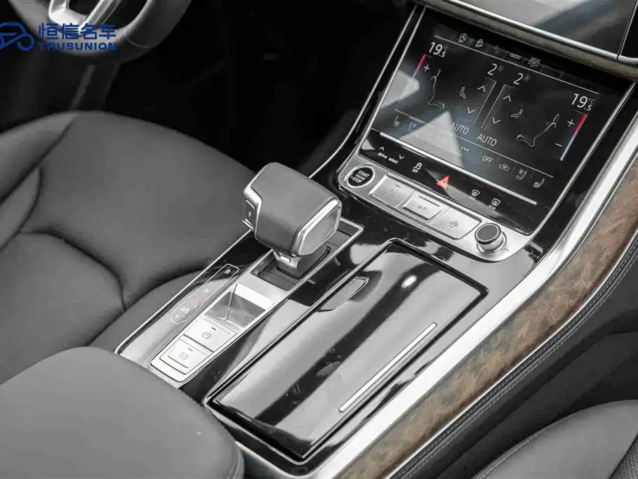 Audi Q7 2023 55 TFSI quattro S line sports купить на сайте DeffCars